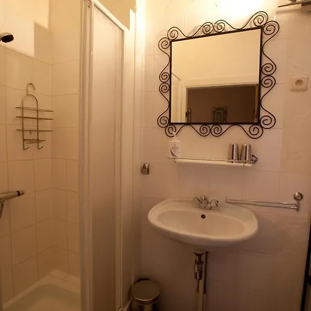 B&b-restaurant Porte De La Lienne 2* 스타우몬트