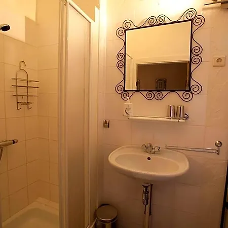 B&b-restaurant Porte De La Lienne ستاومونت