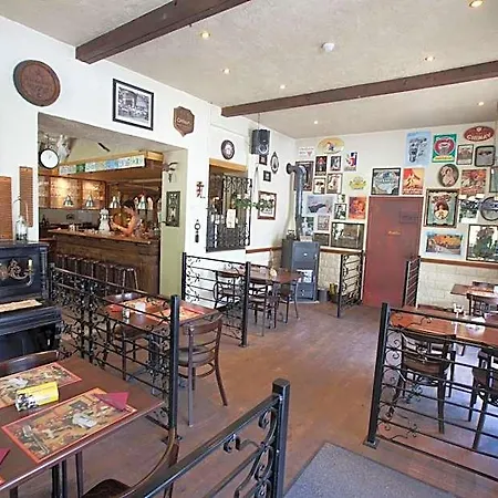 B&b-restaurant Porte De La Lienne فندق مبيت وإفطار 2*