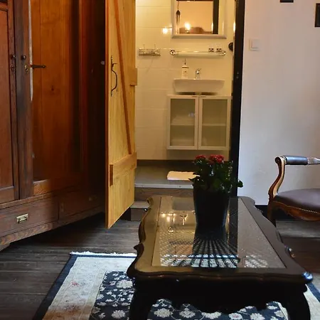 B&b-restaurant Porte De La Lienne Bed & Breakfast