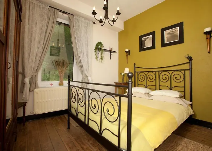 B&b-restaurant Porte De La Lienne Bed & Breakfast